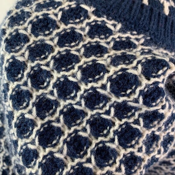 Forever 21 navy and white sweater - Picture 4 of 6